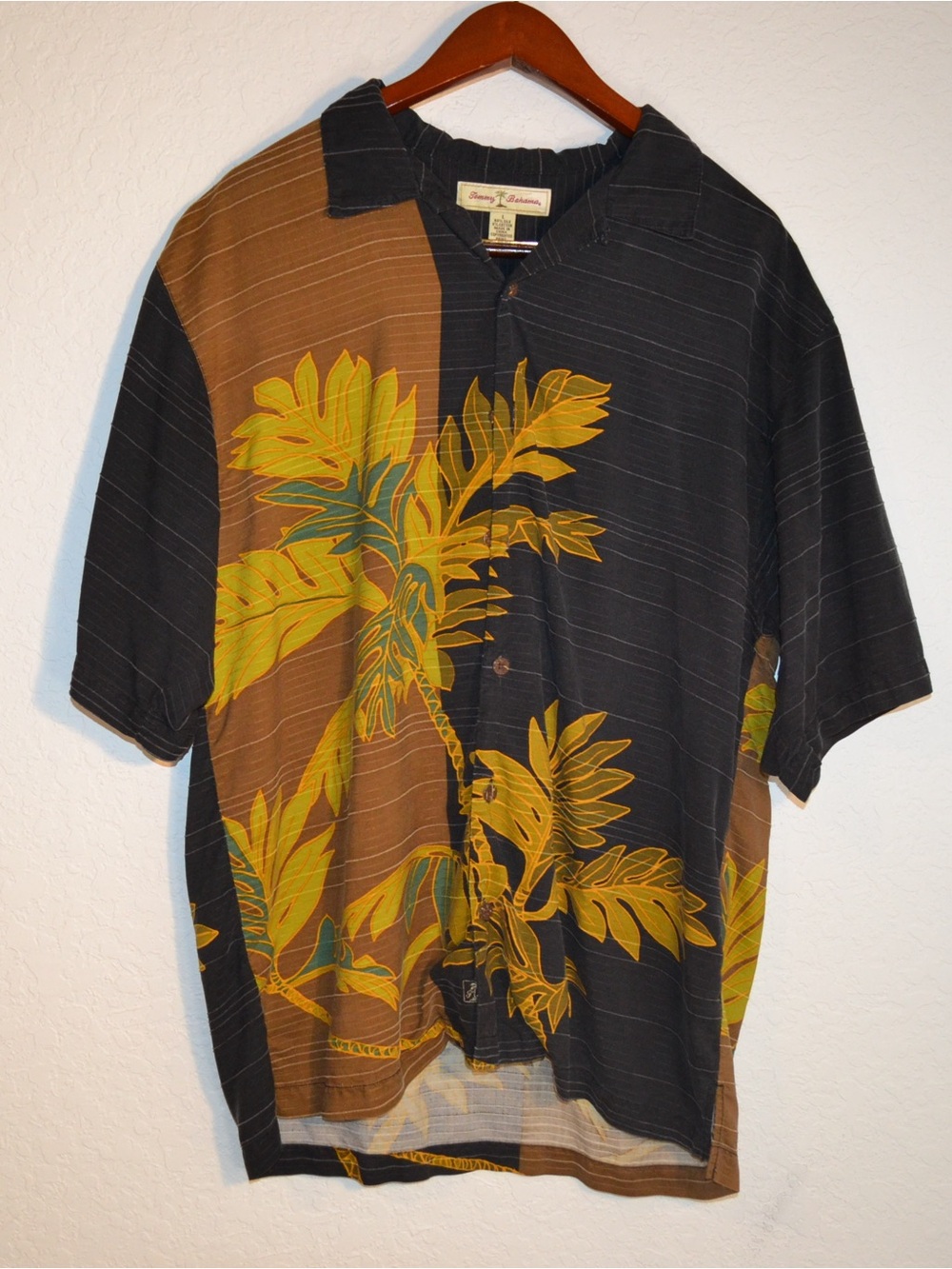 Tommy Bahama Black & Brown Tropical Leaf Button-Down Shirt